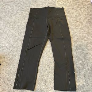 Lululemon olive green cropped leggings